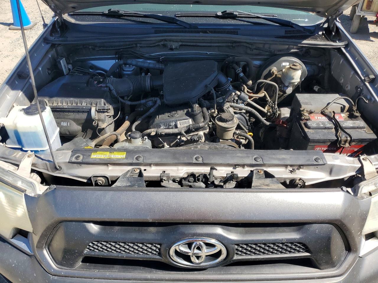 2014 Toyota Tacoma Base Silver vin: 5TFNX4CN4EX032688