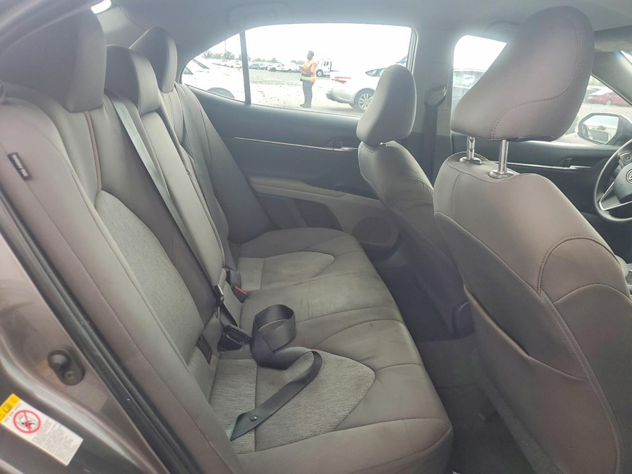 2018 Toyota Camry Le Серый vin: 4T1B11HK4JU141399