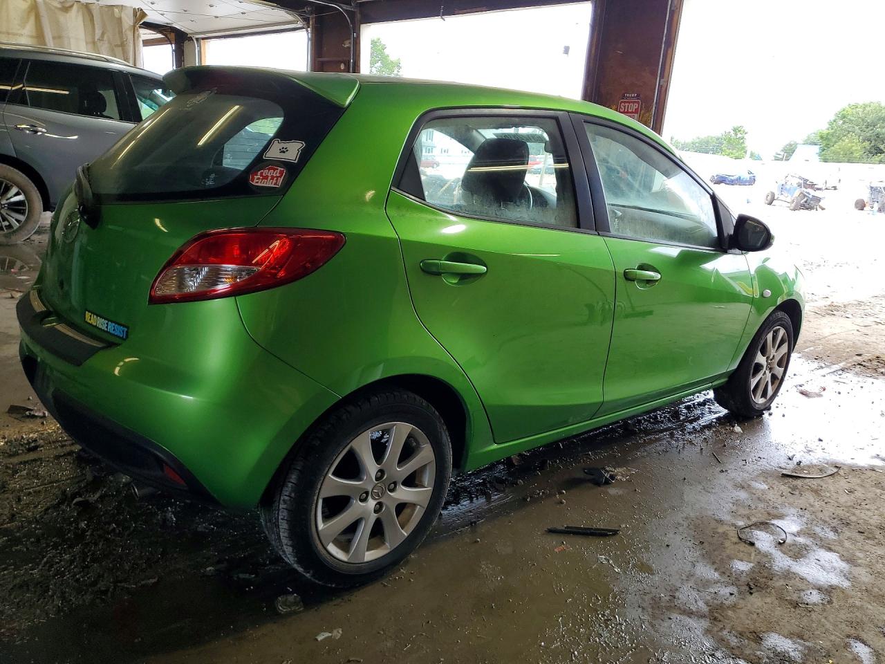 2011 Mazda Mazda2 Зеленый vin: JM1DE1HZ6B0130153