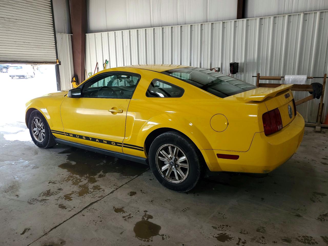 2006 Ford Mustang Желтый vin: 1ZVFT80N065115900