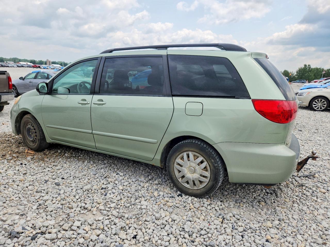2010 Toyota Sienna Le 8-passenger Tan vin: 5TDKK4CC8AS295105