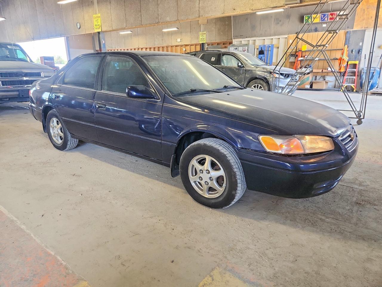 1999 Toyota Camry Le Blue vin: 4T1BG22K1XU500584