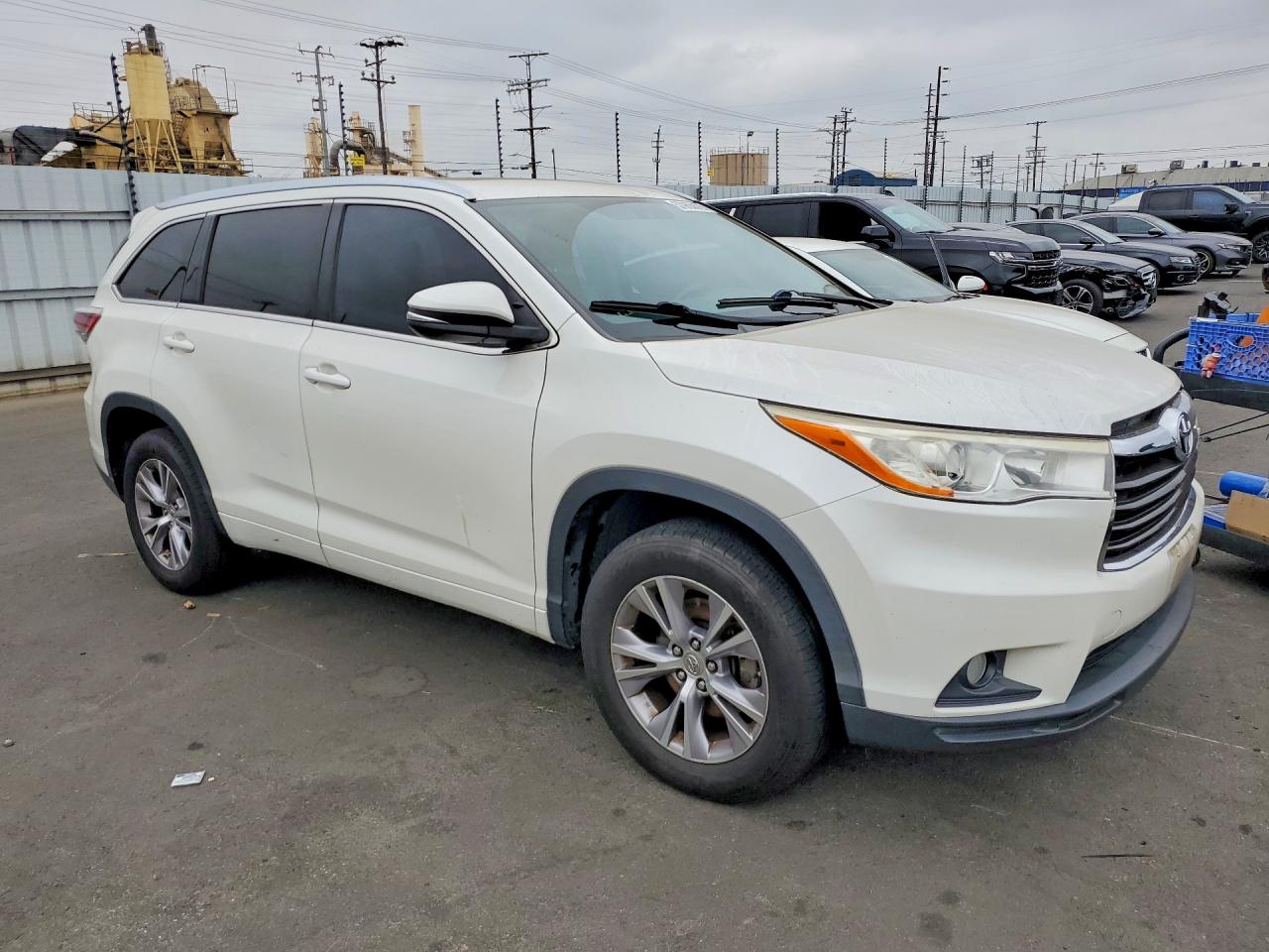 2014 Toyota Highlander Xle White vin: 5TDKKRFH6ES027308