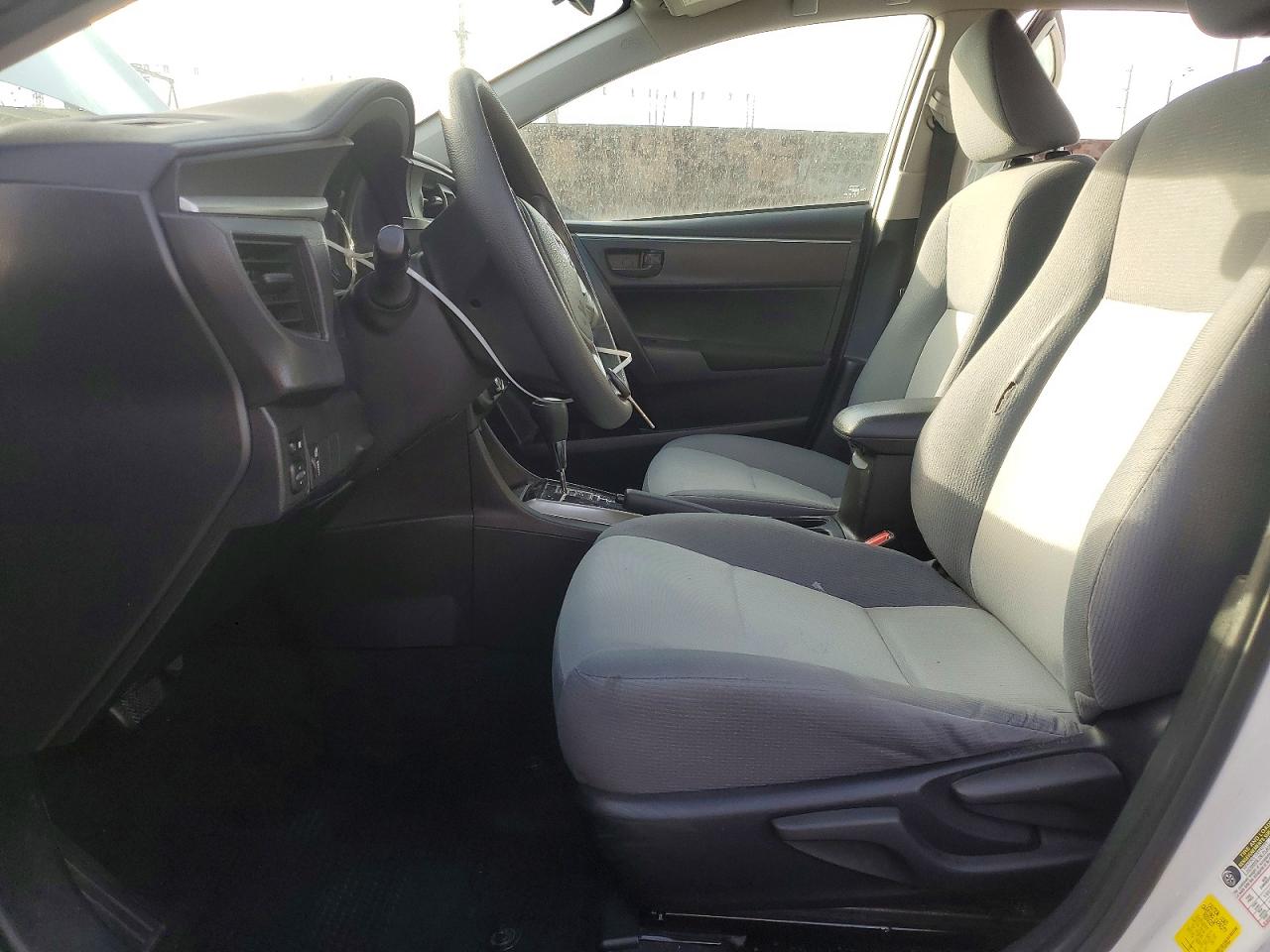 2015 Toyota Corolla L White vin: 5YFBURHE4FP355964
