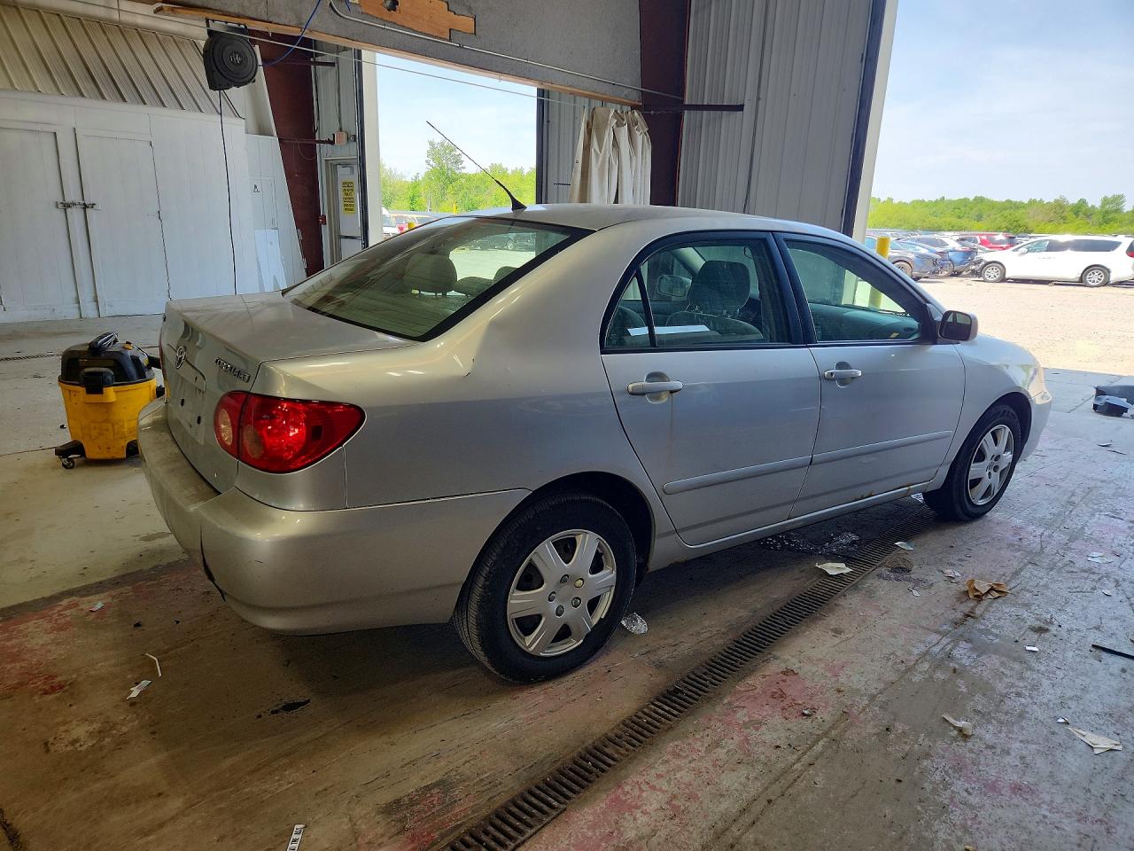 2006 Toyota Corolla Le Gray vin: JTDBR32E660077098