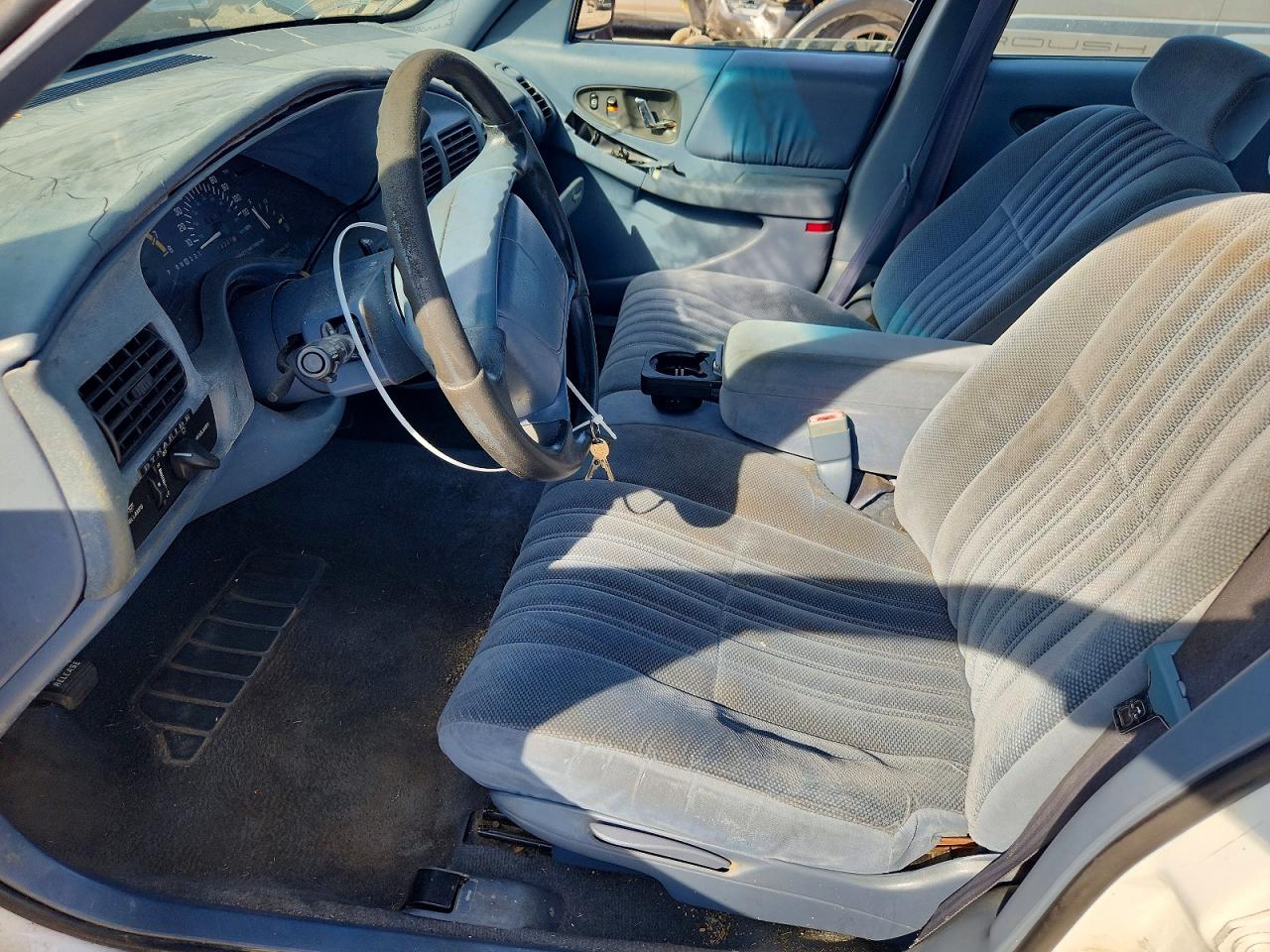 1995 Buick Regal Custom White vin: 2G4WB52M5S1429266