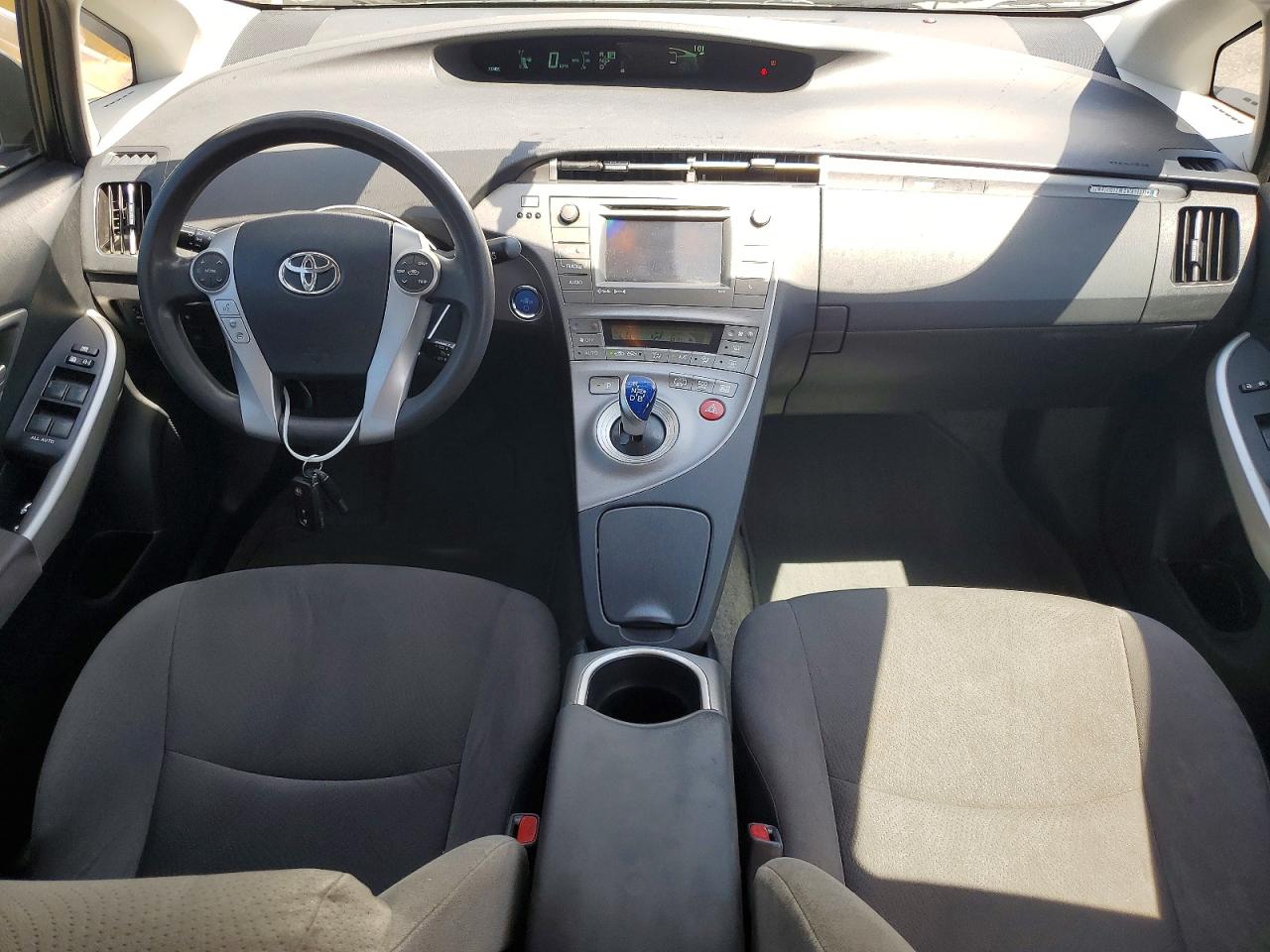 2014 Toyota Prius Plug-in Hybrid Base Silver vin: JTDKN3DP1E3059535