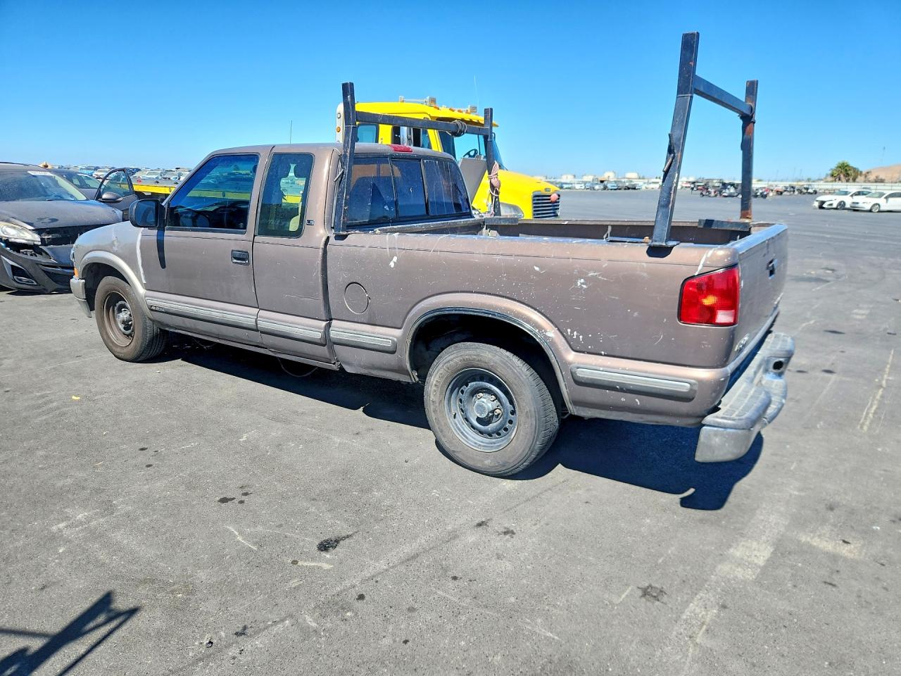 1998 Chevrolet S Truck S10 Brown vin: 1GCCS19X4W8129317
