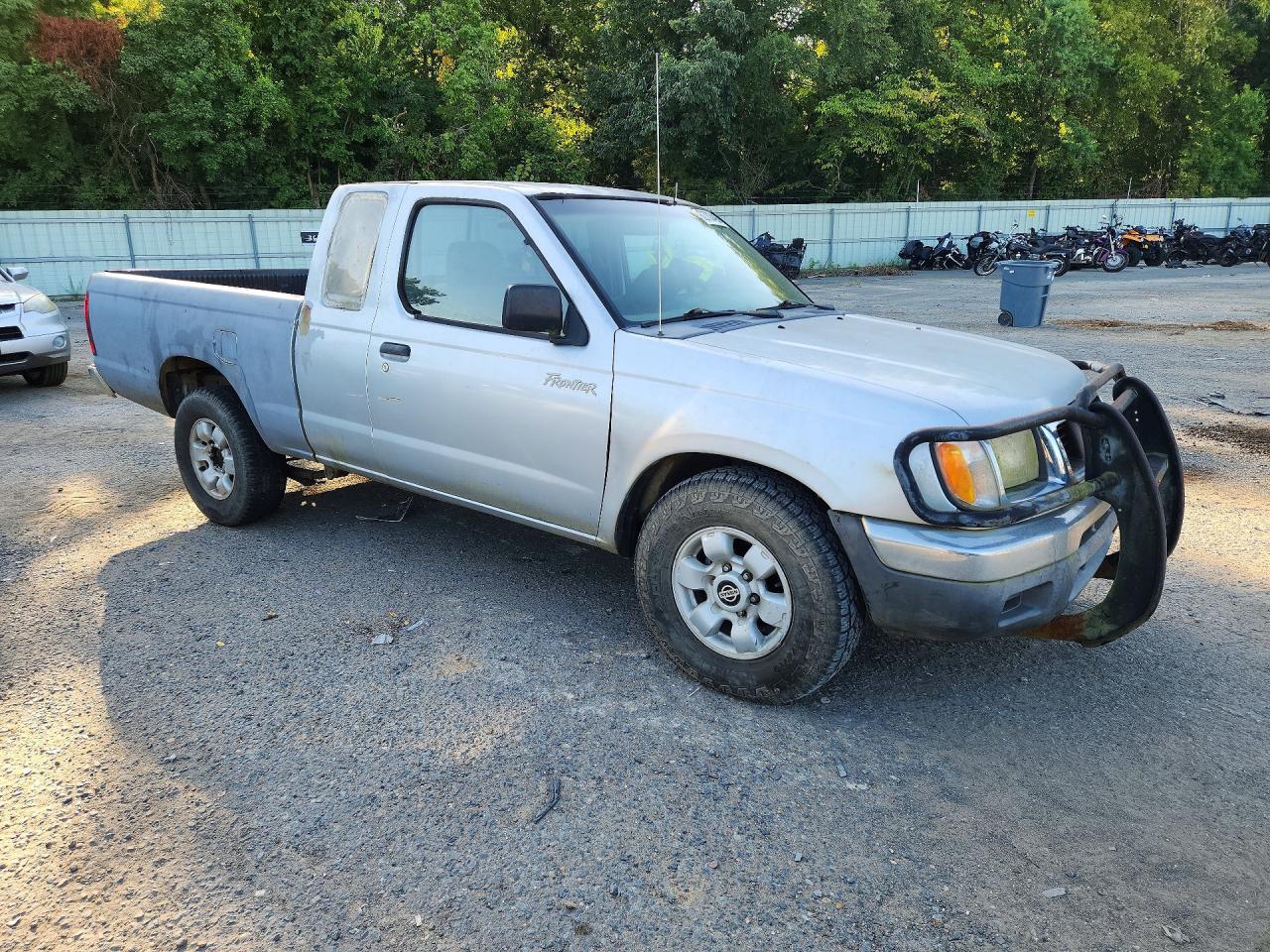 2000 Nissan Frontier Xe Серебряный vin: 1N6DD26S9YC414380