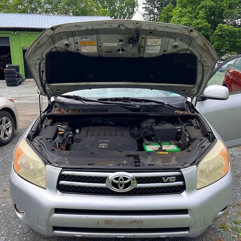 2008 Toyota Rav4 Limited Silver vin: JTMBK31VX86034051