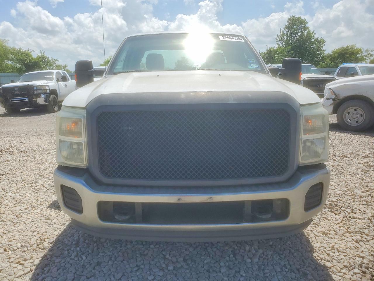 2014 Ford F250 Super Duty White vin: 1FT7X2A68EEA20919