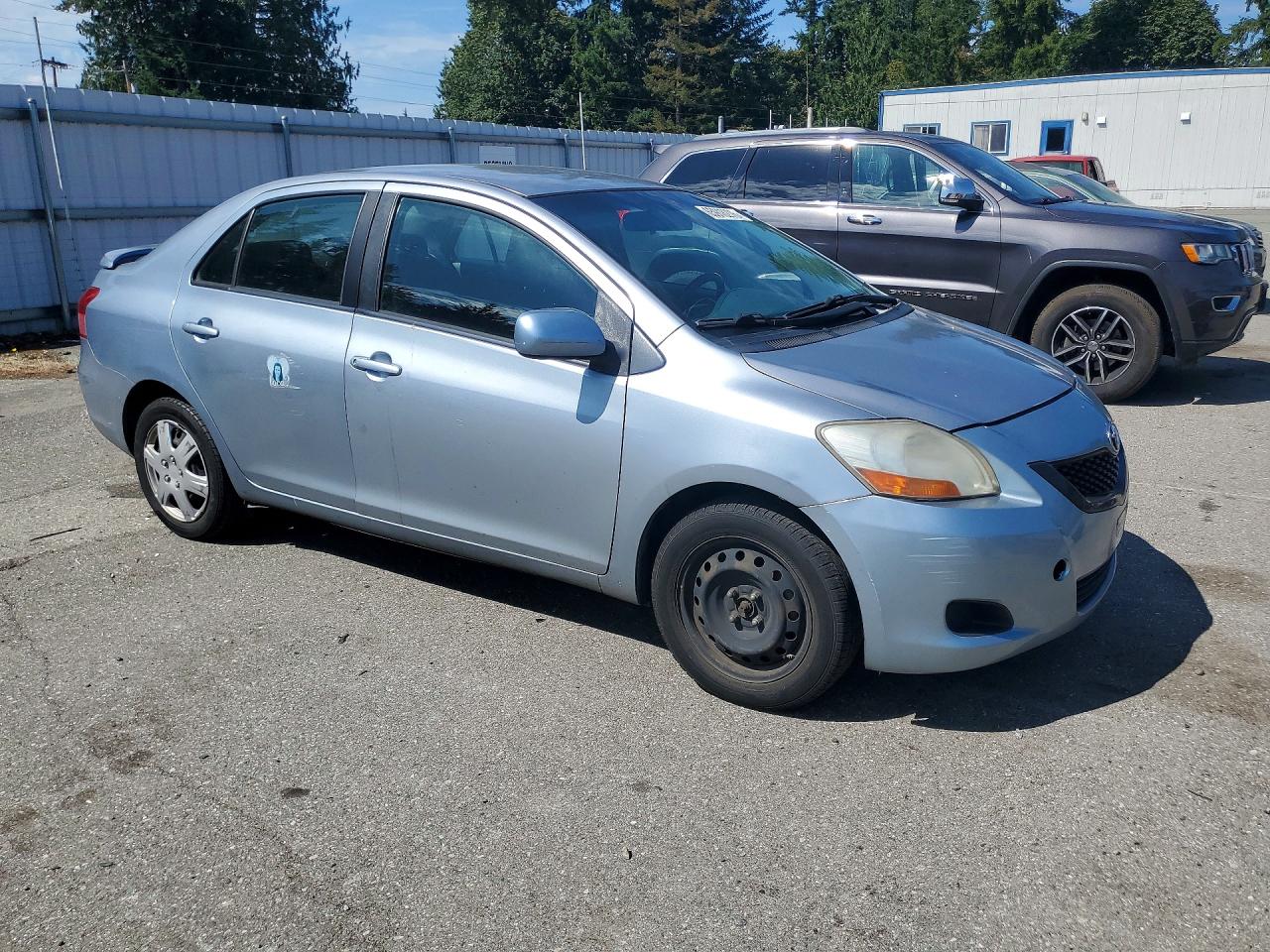 2010 Toyota Yaris Base Blue vin: JTDBT4K36A1395957