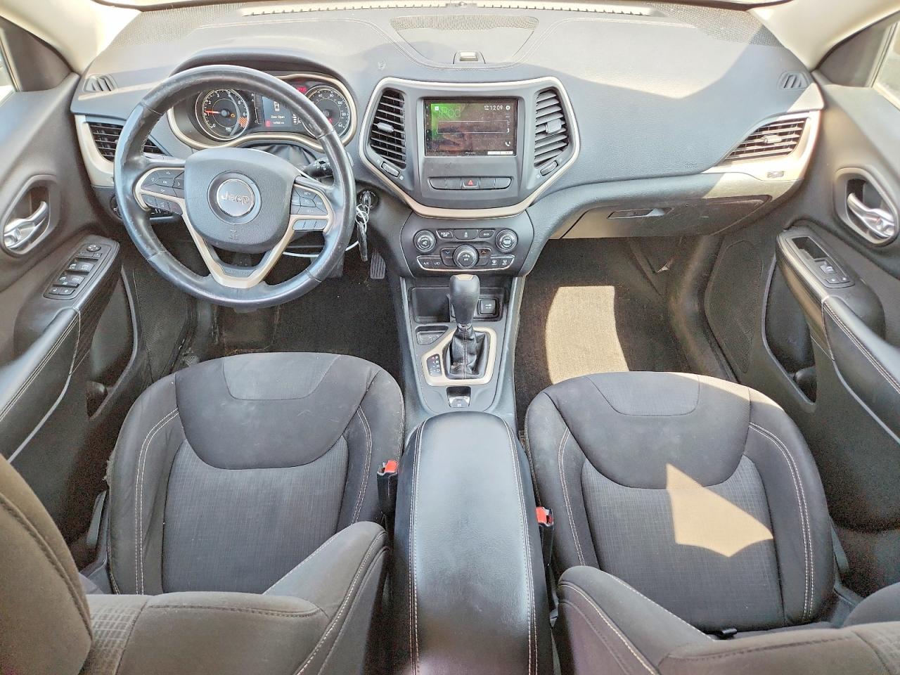 2015 Jeep Cherokee Latitude Черный vin: 1C4PJLCB5FW506343