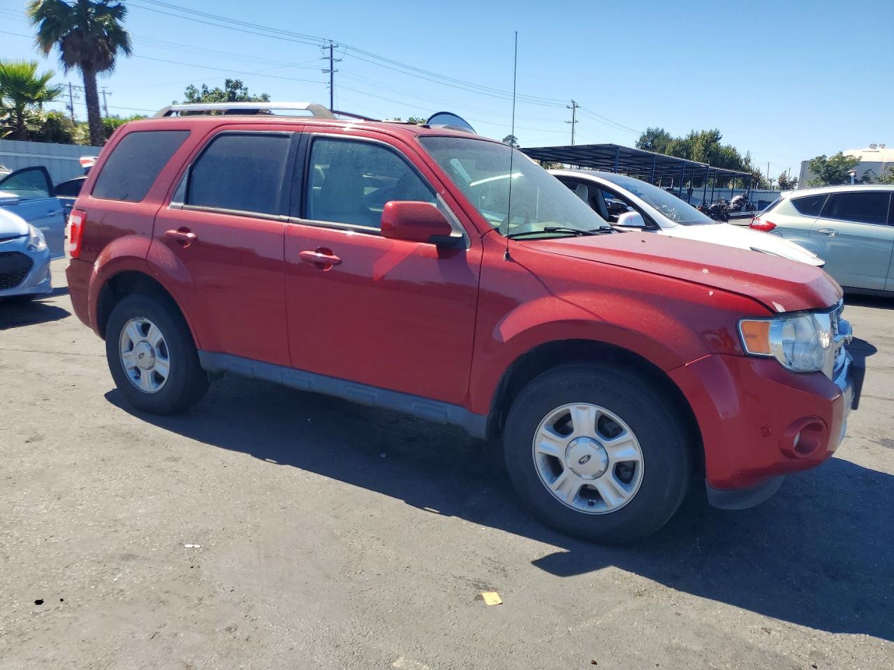 2010 Ford Escape Limited Red vin: 1FMCU9EG2AKB10867