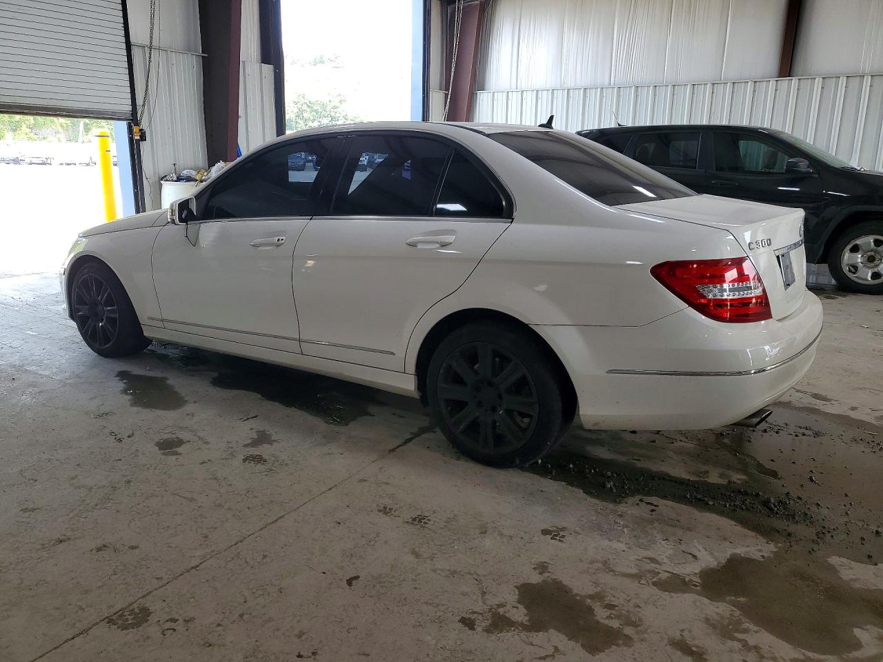 2013 Mercedes-benz C 300 4matic White vin: WDDGF8AB0DA857789