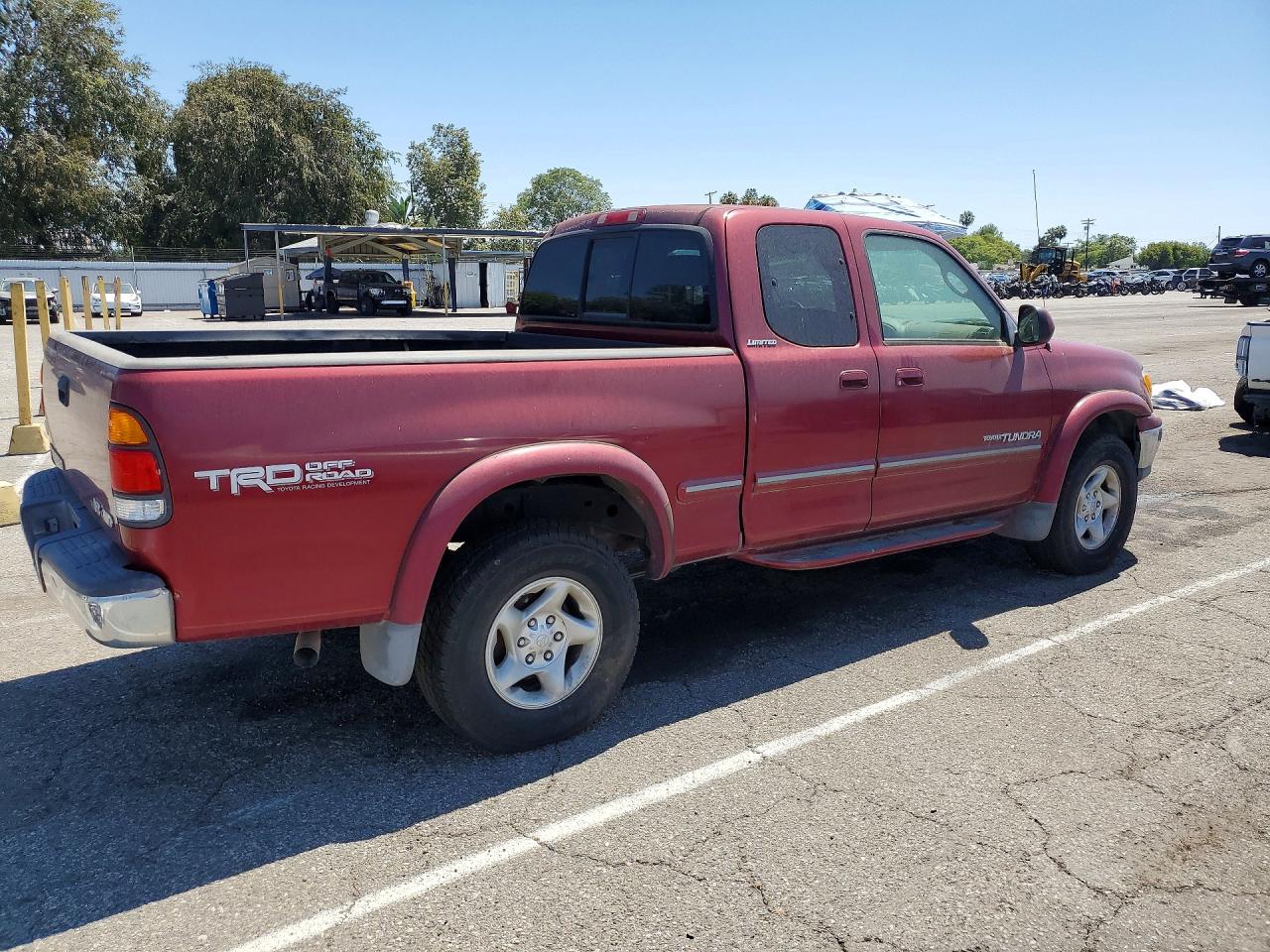 2002 Toyota Tundra Access Cab Limited Red vin: 5TBBT48162S289561