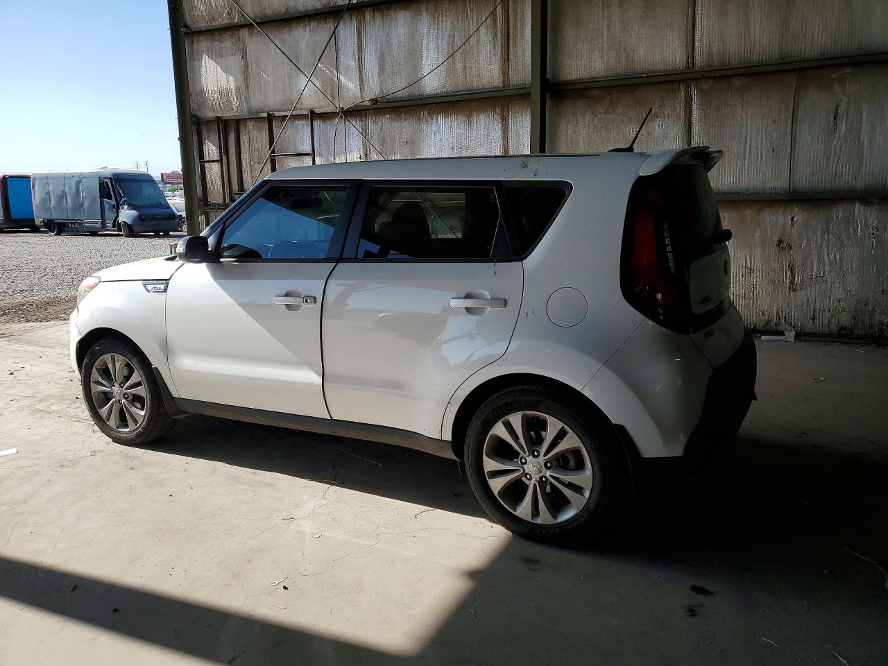 2014 Kia Soul + White vin: KNDJP3A56E7081032