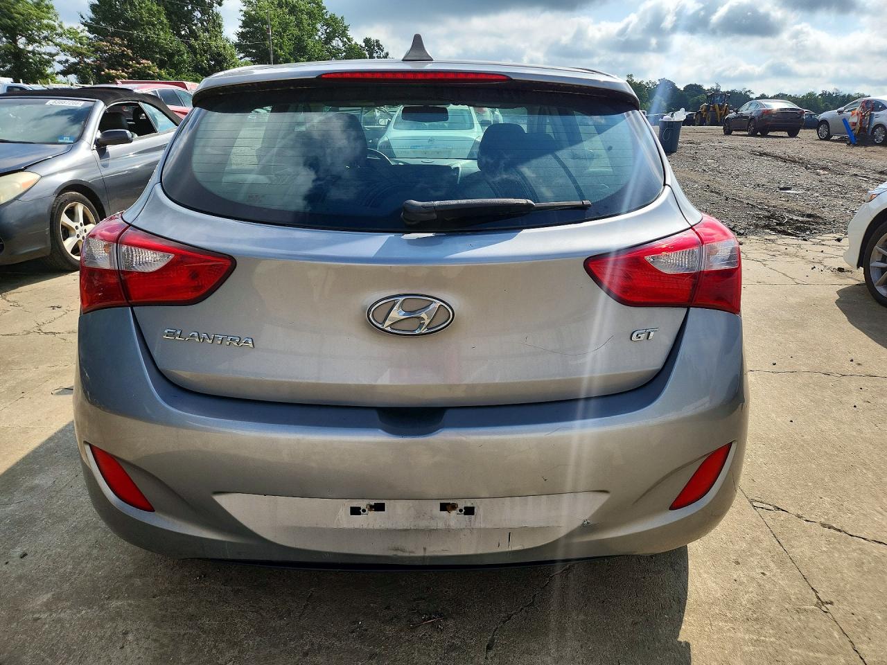 2013 Hyundai Elantra Gt Base Gray vin: KMHD35LE1DU078617