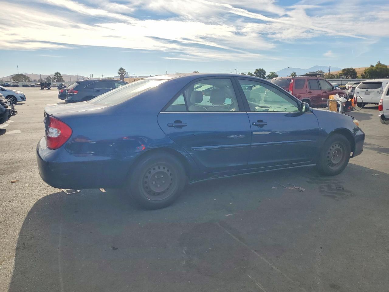 2002 Toyota Camry Le Blue vin: JTDBE32K020096063