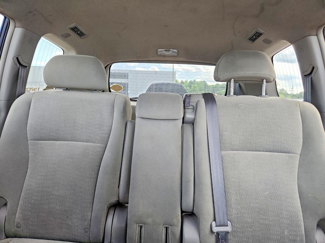 2011 Toyota Highlander Base Silver vin: 5TDBK3EH1BS073204