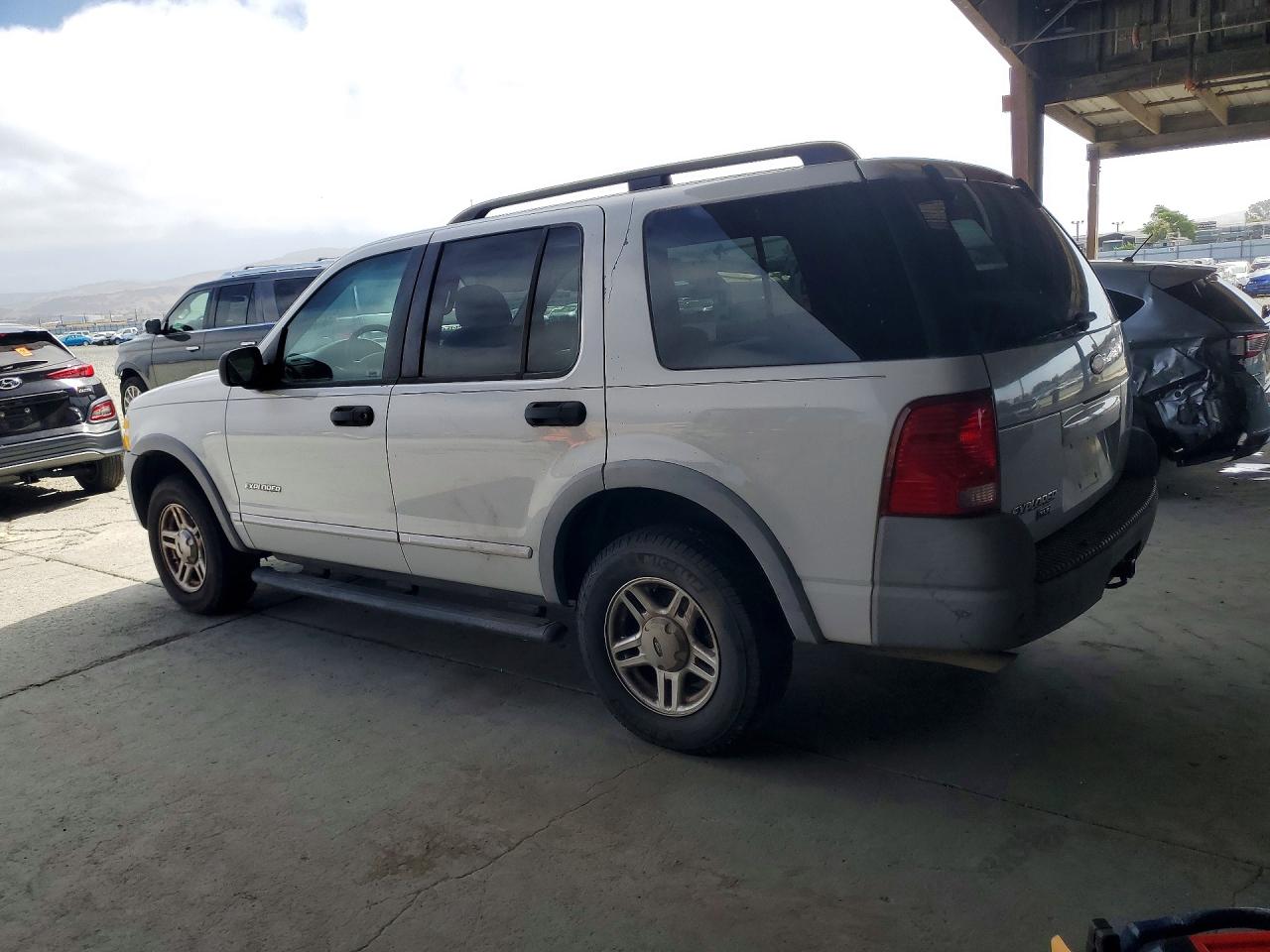 2002 Ford Explorer White vin: 1FMZU72K22ZC98239