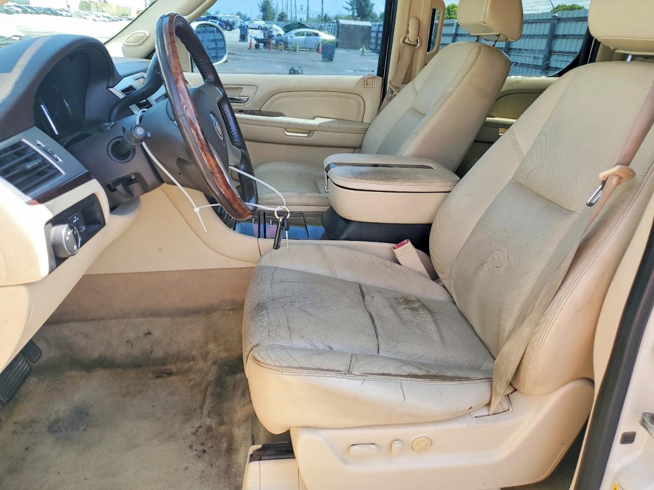 2008 Cadillac Escalade Esv White vin: 1GYFK66878R271742