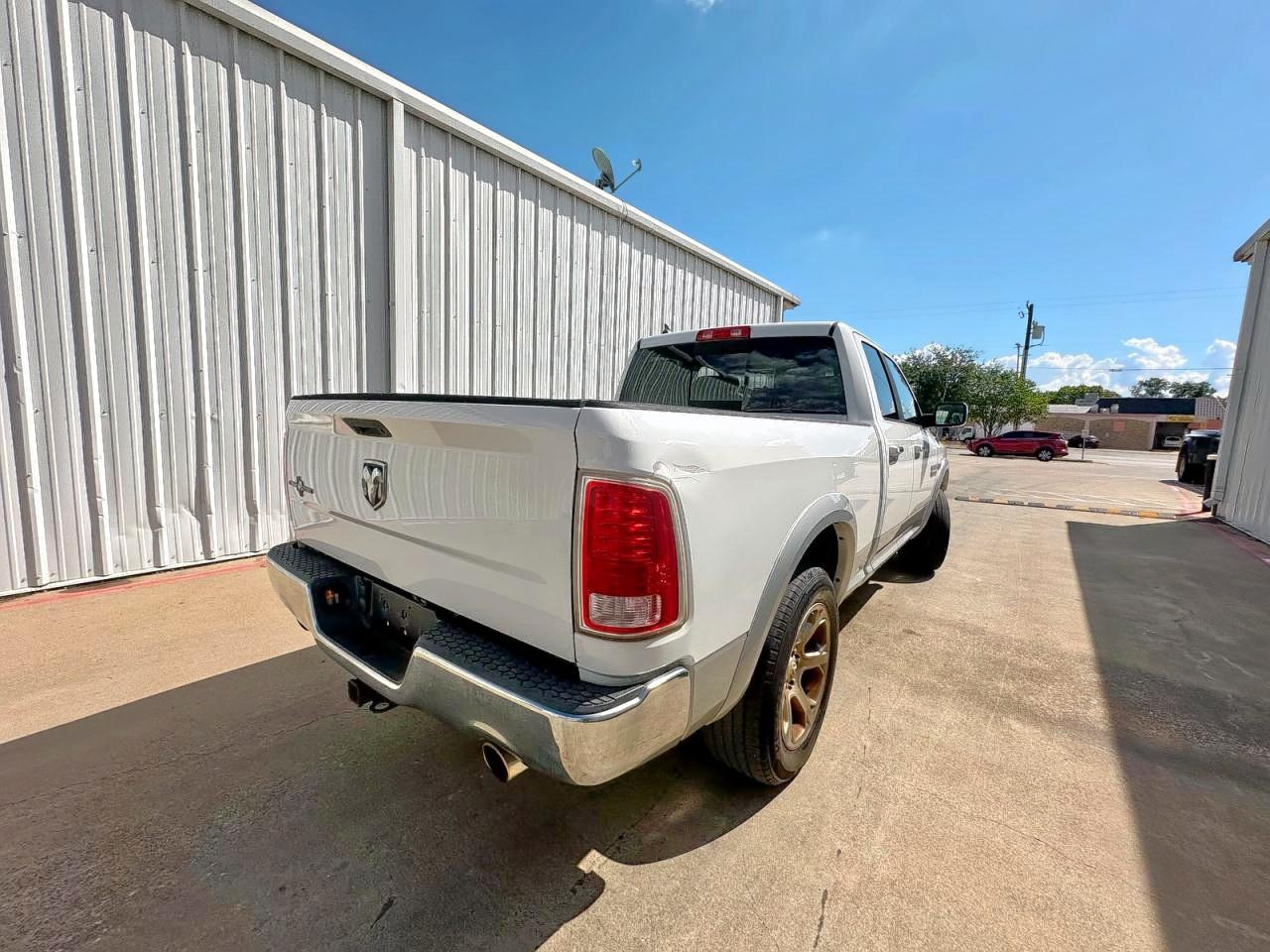2013 Ram 1500 Laramie Белый vin: 1C6RR7JT9DS506197
