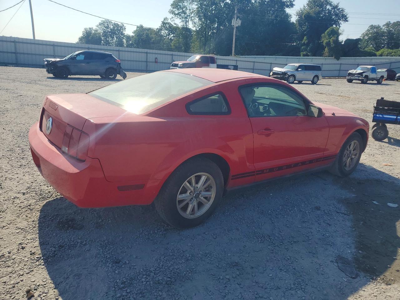 2007 Ford Mustang Red vin: 1ZVFT80N275255982