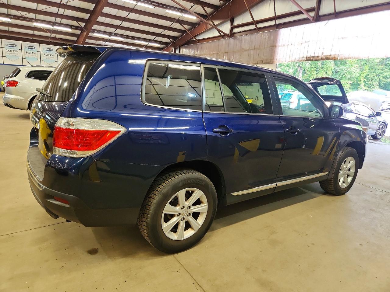 2013 Toyota Highlander Base Синий vin: 5TDBK3EH0DS215027