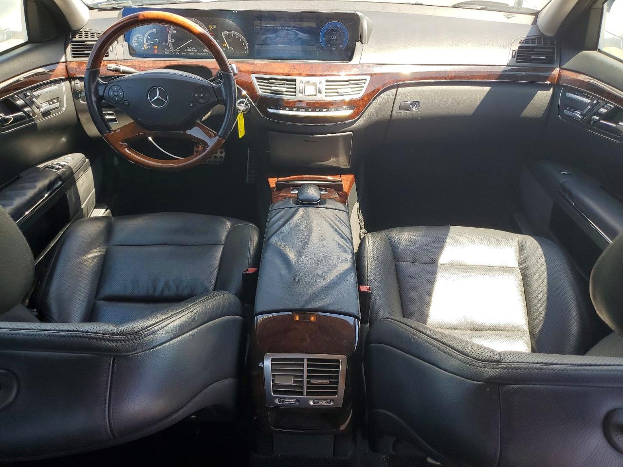 2012 Mercedes-benz S 550 Silver vin: WDDNG7DBXCA437174