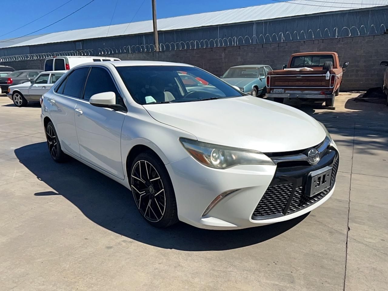 2015 Toyota Camry Se White vin: 4T1BF1FK1FU068987