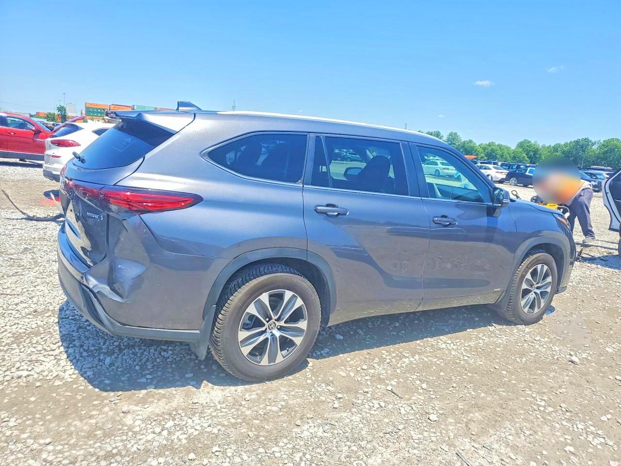 2024 Toyota Highlander Hybrid Xle Серый vin: 5TDKBRCH6RS141416