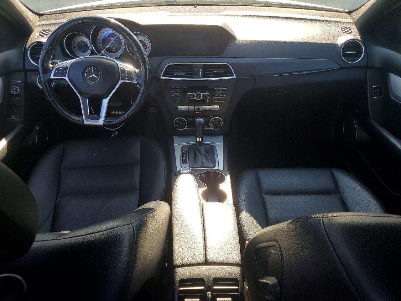 2014 Mercedes-benz C 250 White vin: WDDGF4HB1EG239426