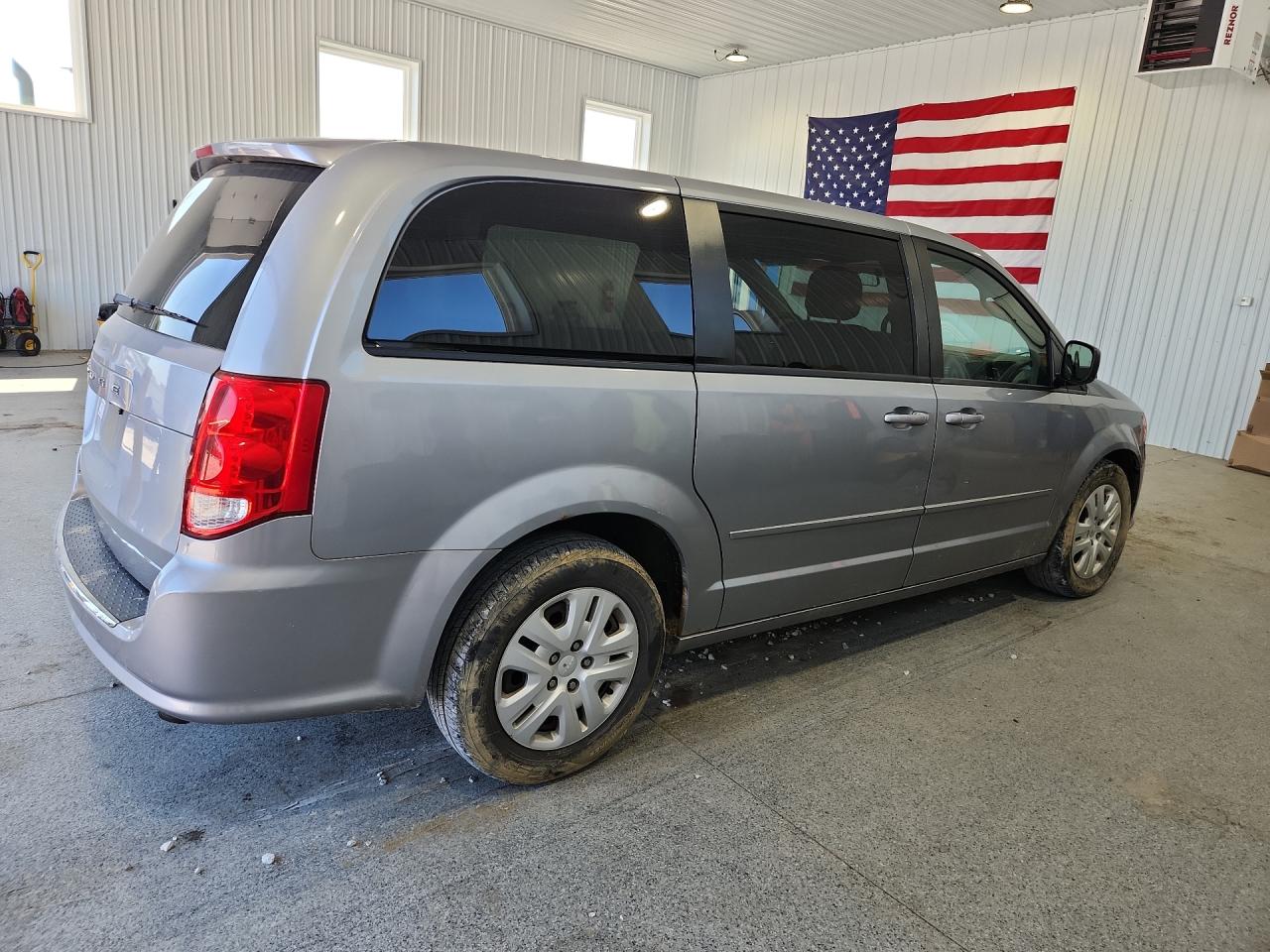 2015 Dodge Grand Caravan Se Серебряный vin: 2C4RDGBG6FR549991 Damage: Right Qtr Panel, Dent(S) W/ Paint Dmg, 4 To 5 Inches