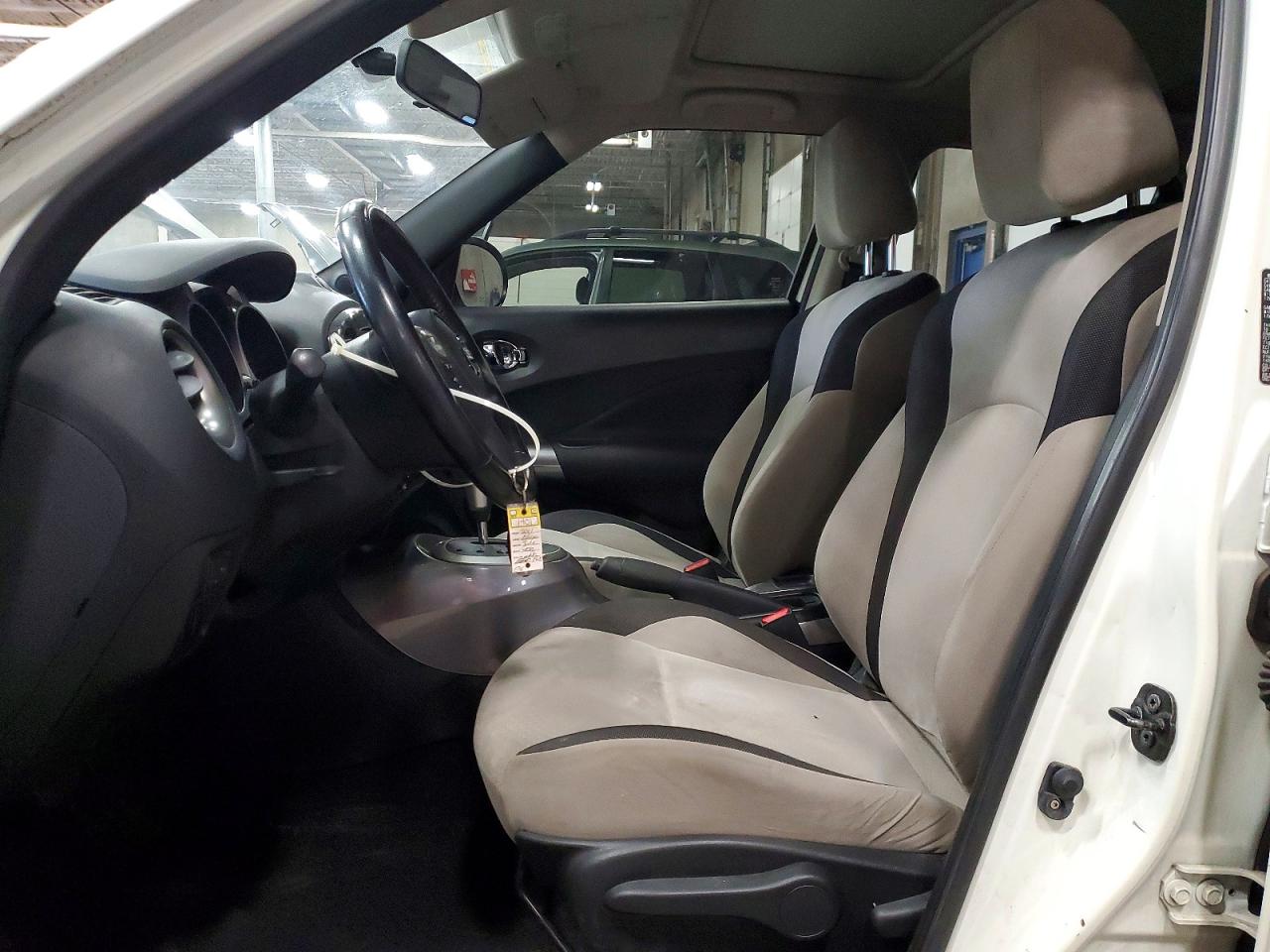 2011 Nissan Juke S White vin: JN8AF5MR5BT005418
