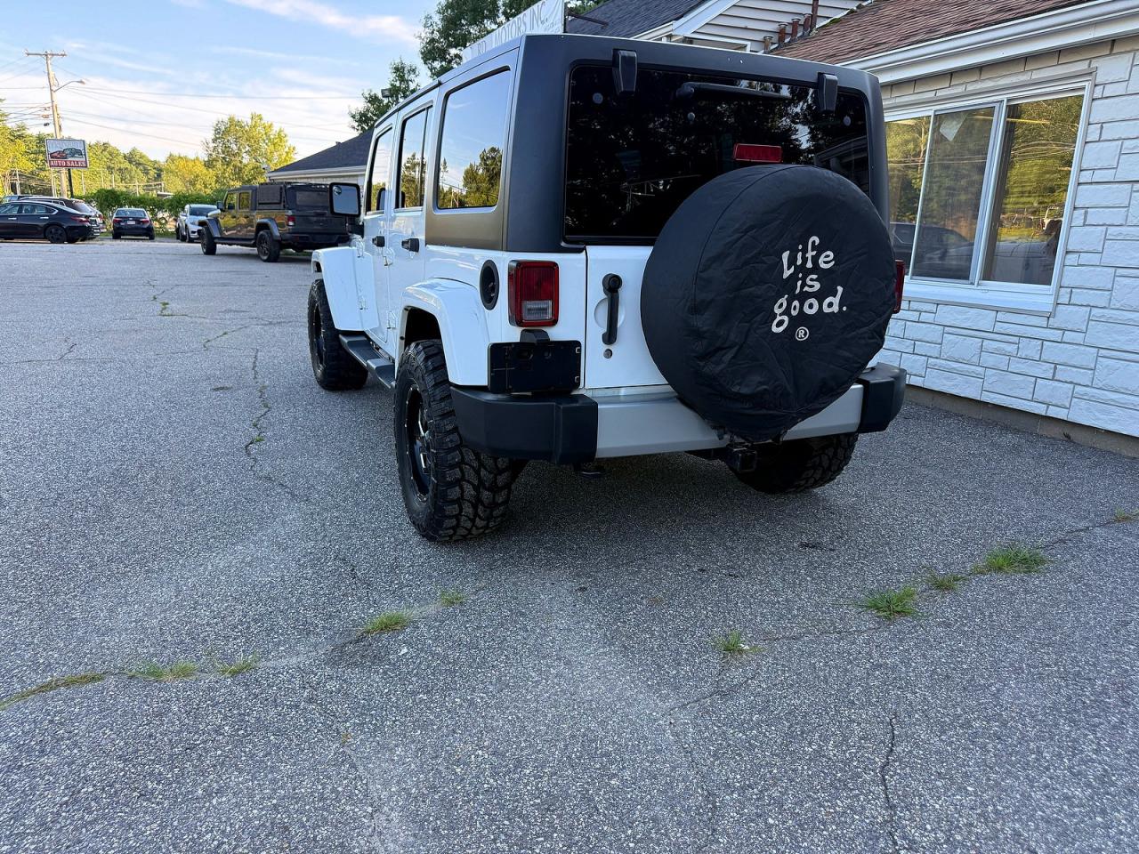 2014 Jeep Wrangler Unlimited Sahara White vin: 1C4BJWEG5EL105525