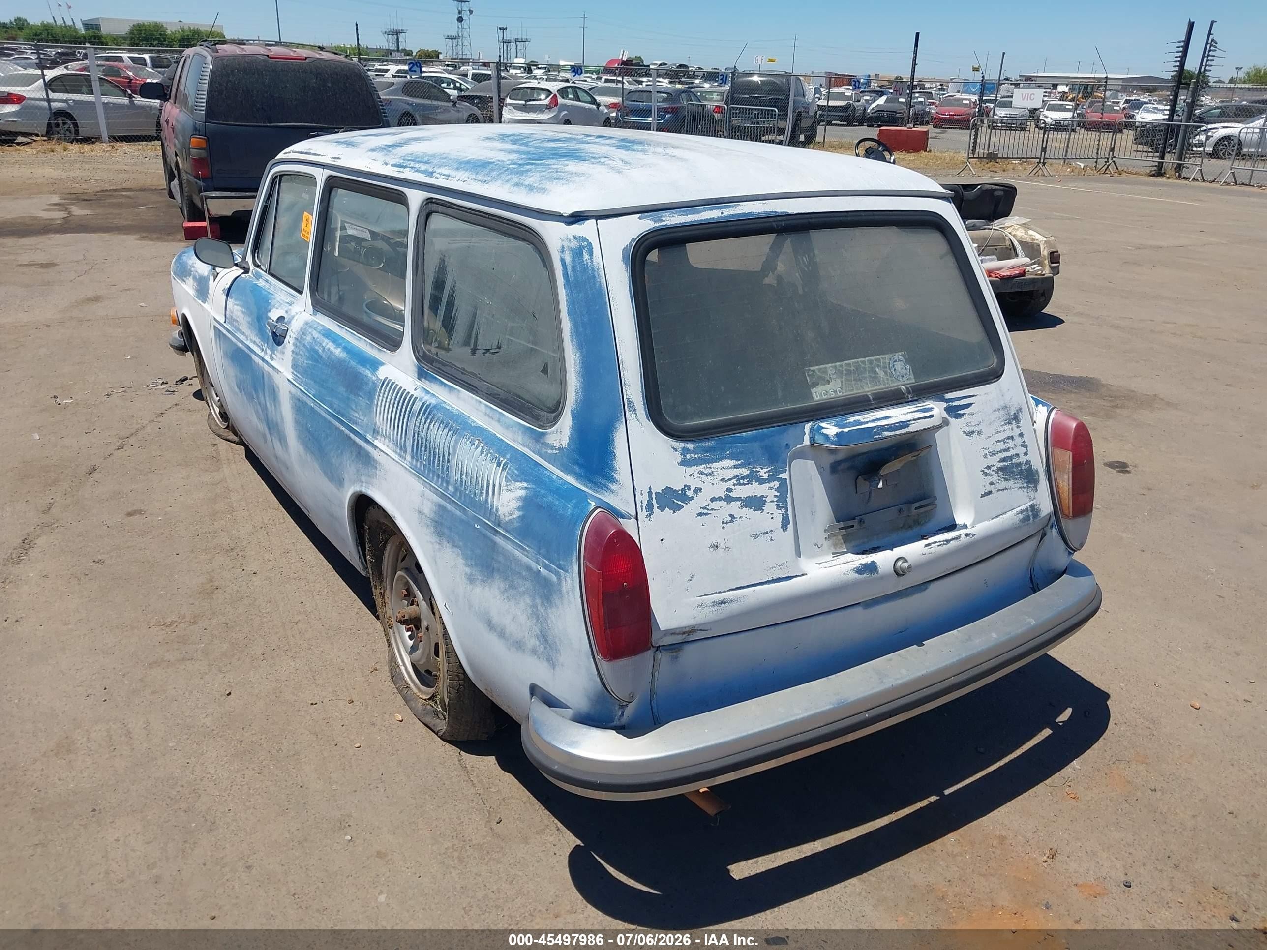 1970 Volkswagen Squareback Sedan Blue vin: 3602246074