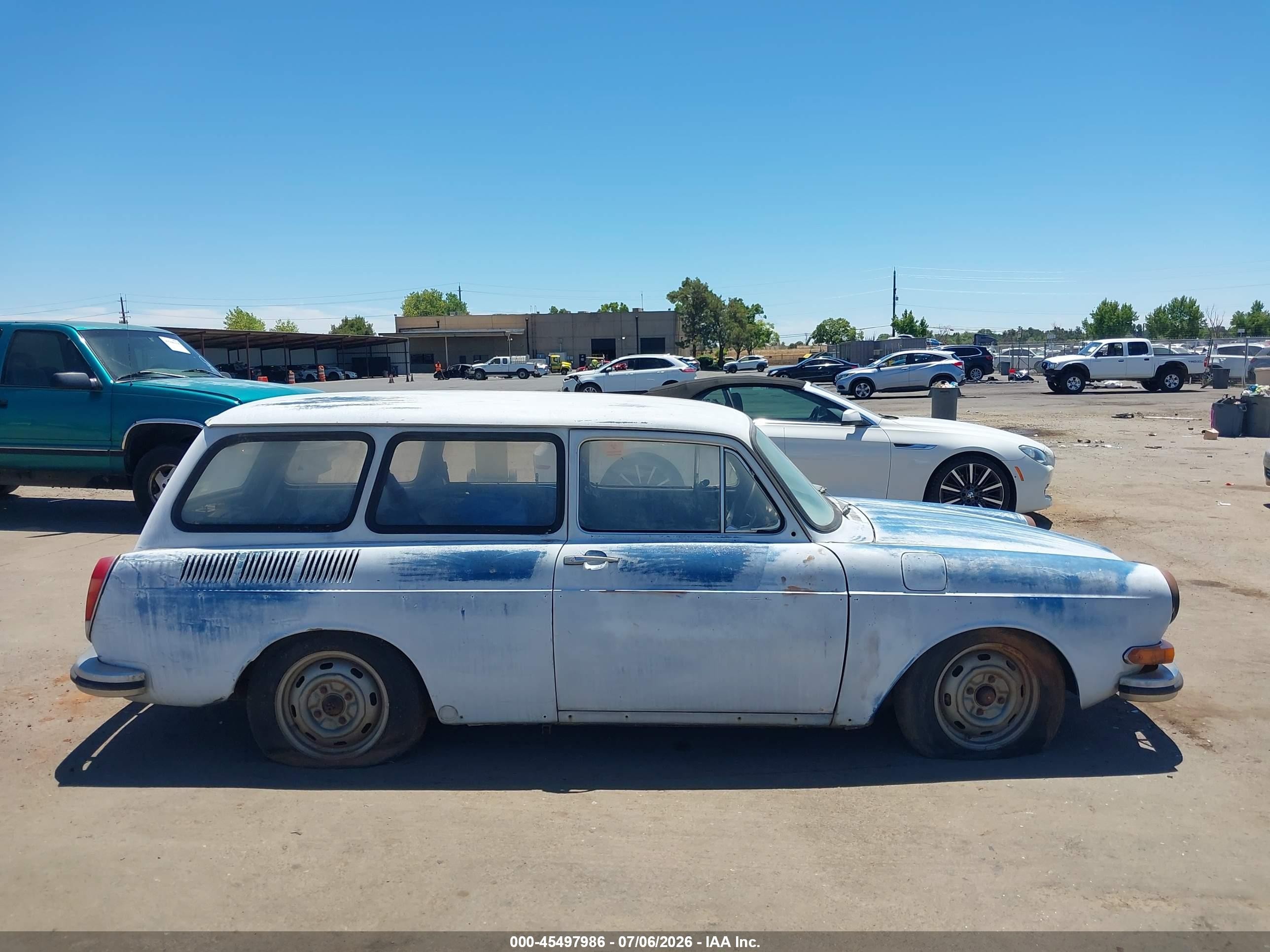 1970 Volkswagen Squareback Sedan Blue vin: 3602246074