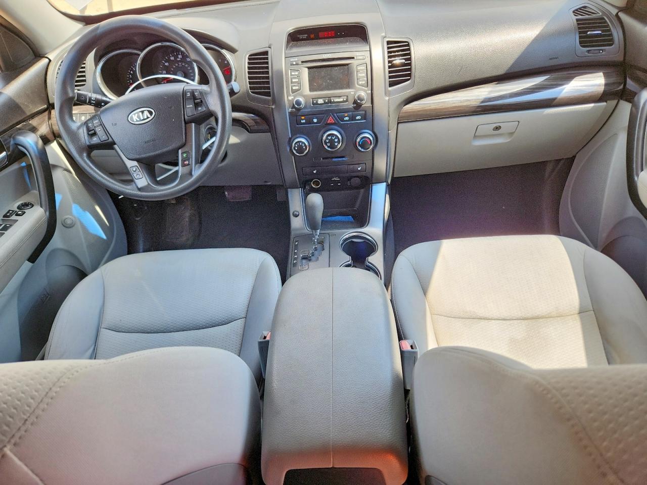 2013 Kia Sorento Lx Серебряный vin: 5XYKTDA66DG346970