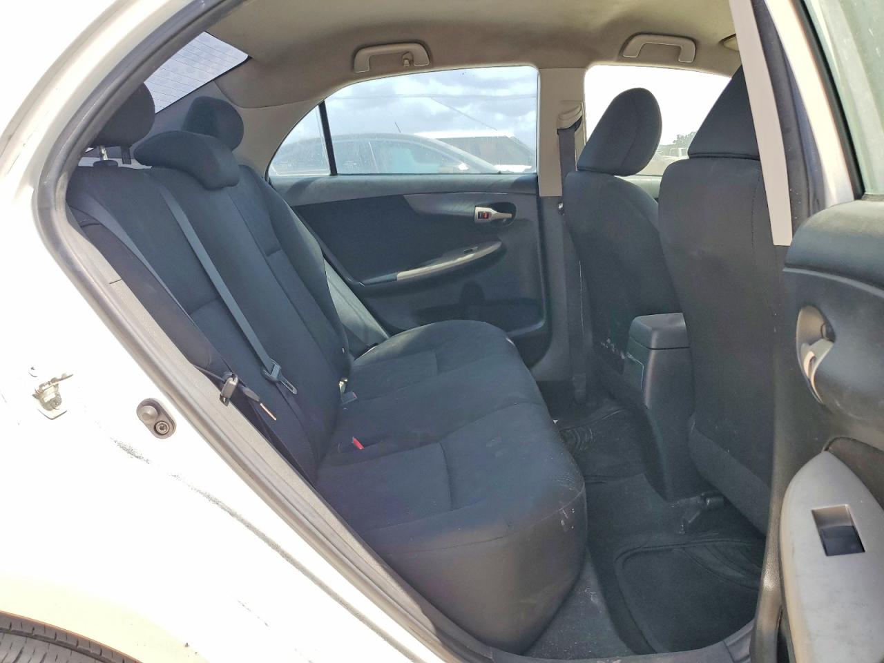 2010 Toyota Corolla S Белый vin: 1NXBU4EE1AZ204000