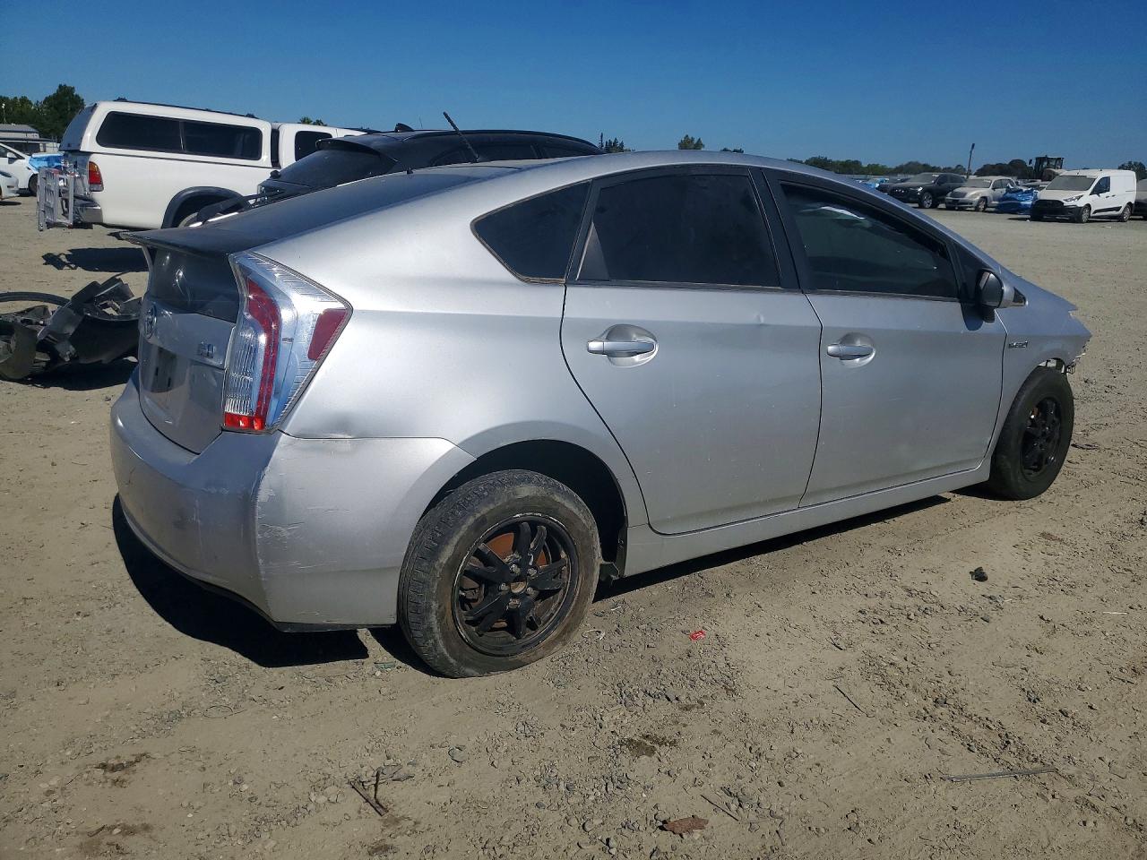 2014 Toyota Prius Two Зеленый vin: JTDKN3DU3E1832295