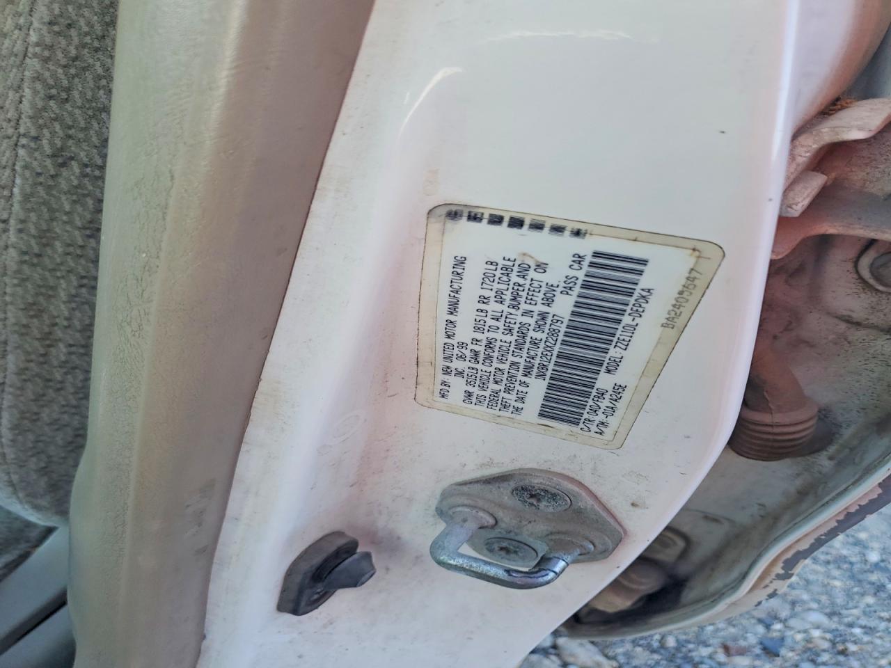 1999 Toyota Corolla Ve White vin: 1NXBR12EXXZ288797
