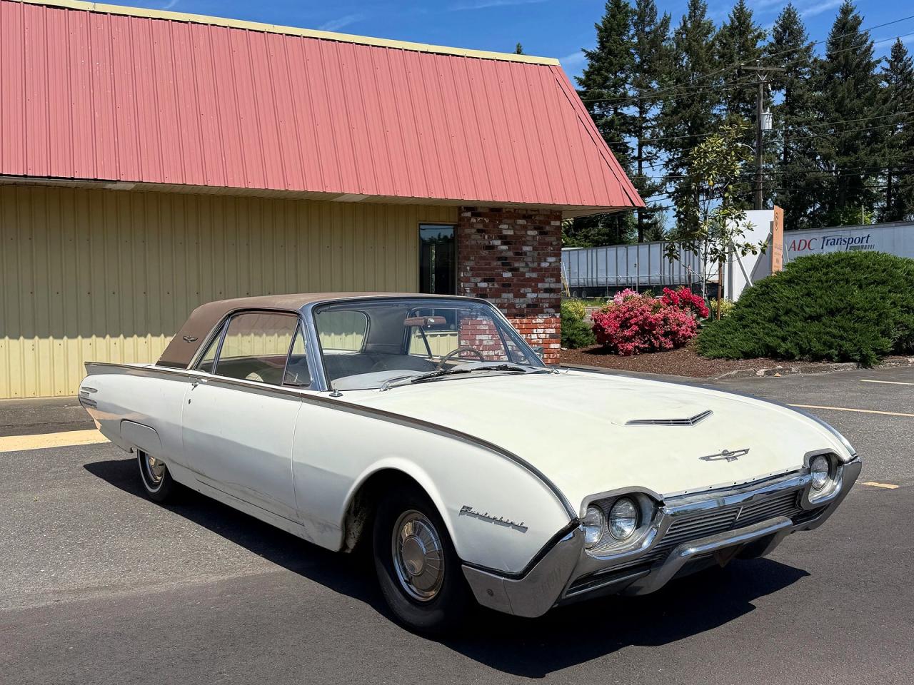 1961 Ford T-bird Two Tone vin: 1Y71Z139615