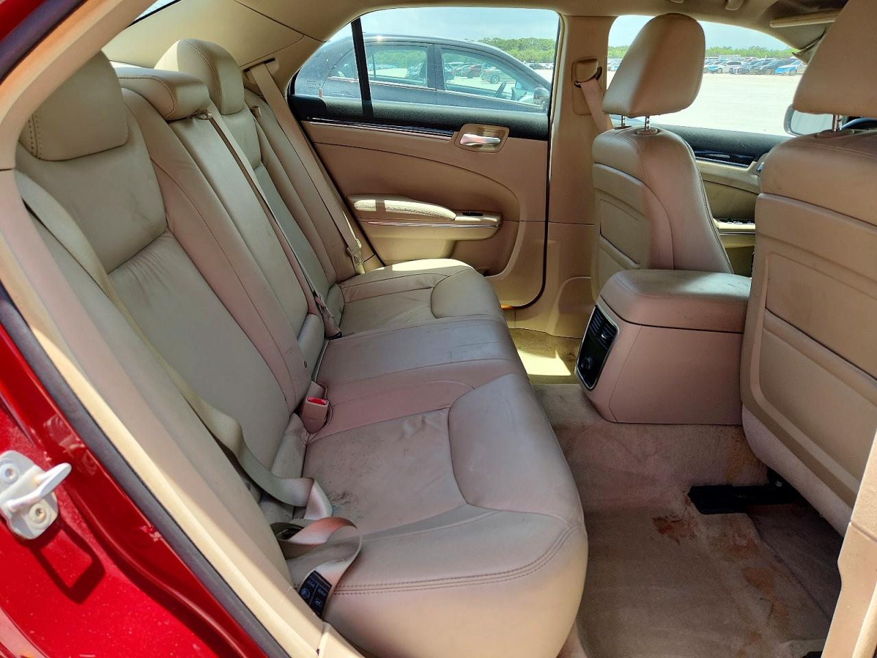 2011 Chrysler 300 Limited Red vin: 2C3CA5CG9BH529529