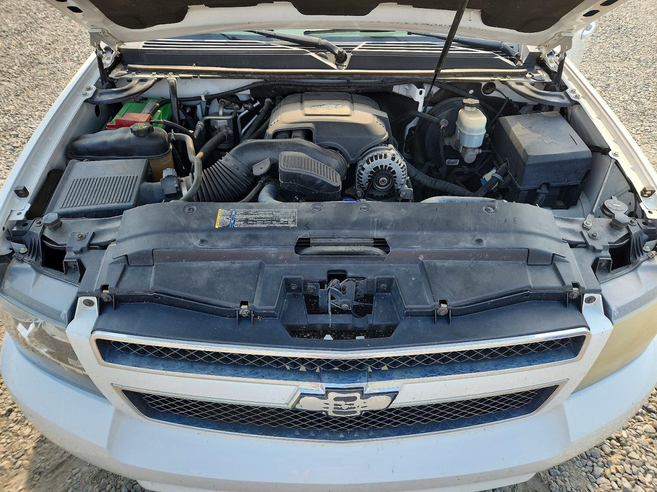 2011 Chevrolet Suburban K1500 Lt White vin: 1GNSKJE30BR210731