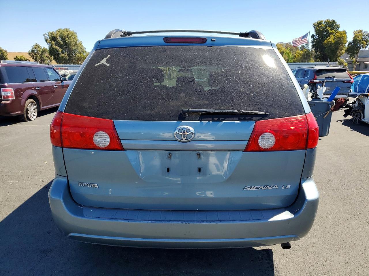 2008 Toyota Sienna Le 8-passenger Blue vin: 5TDZK23C58S205423