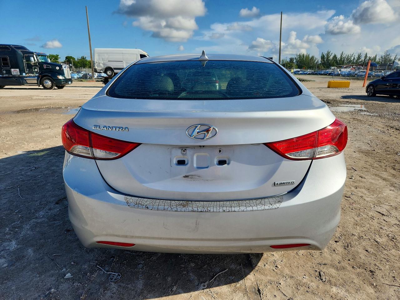 2012 Hyundai Elantra Limited Silver vin: 5NPDH4AE9CH139482
