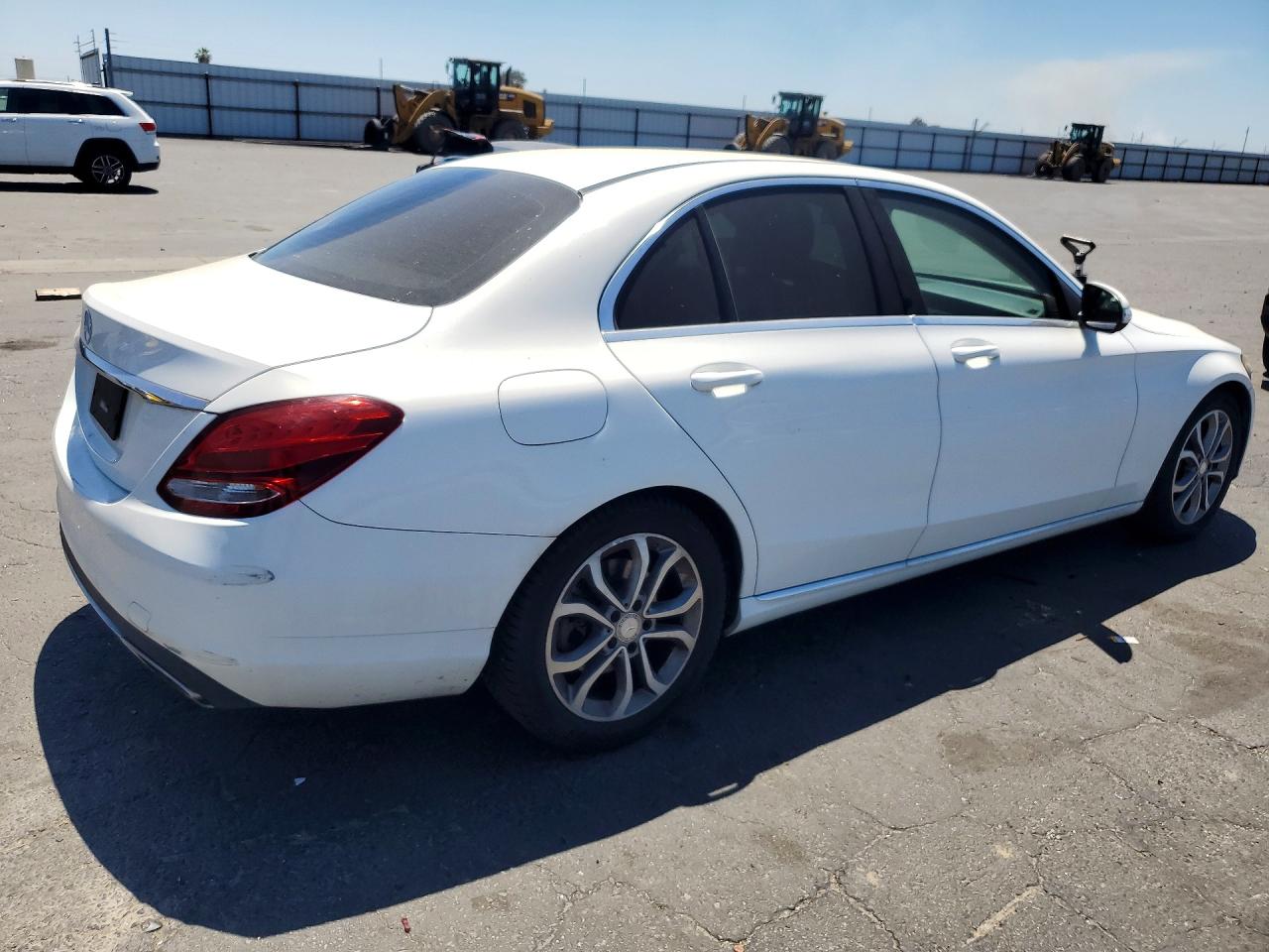 2015 Mercedes-benz C 300 White vin: 55SWF4JB4FU085529