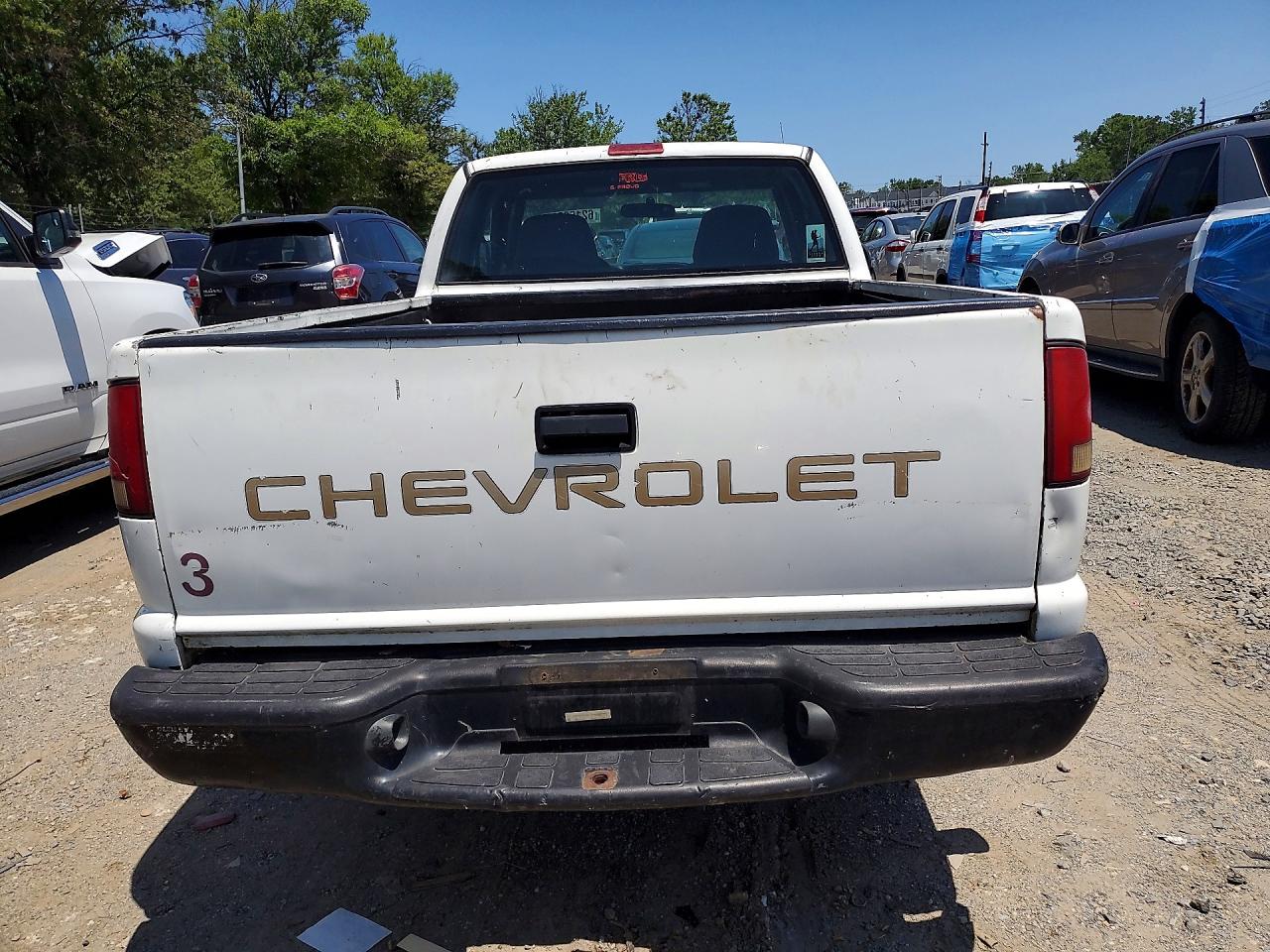 2000 Chevrolet S Truck S10 White vin: 1GCCS1951YK290809