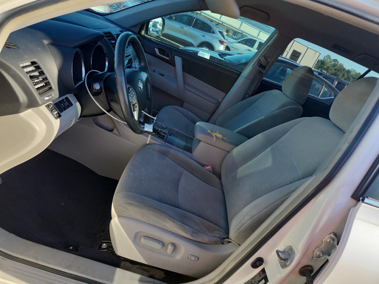 2012 Toyota Highlander Base White vin: 5TDZA3EH5CS022999